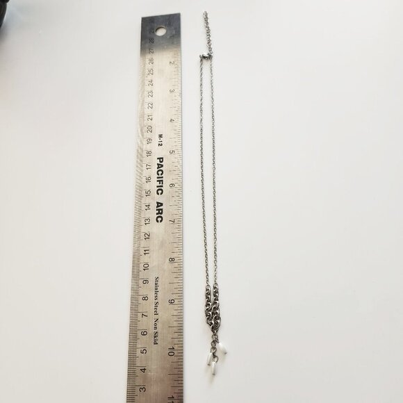 Antique white pearl necklace with a small silver chain - Picture 4 of 7